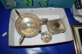 Small quantity of assorted white metal