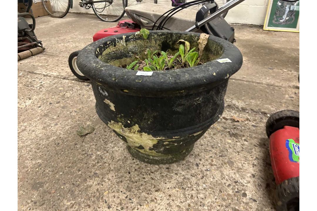 A composite garden planter - Image 2 of 2