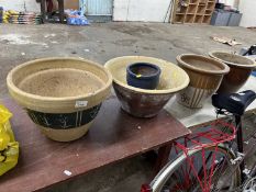 Mixed lot of various sized clay and terracotta plant pots
