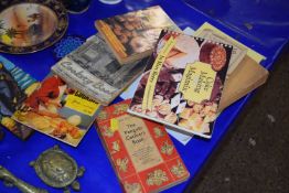 Mixed Lot: Vintage cook books