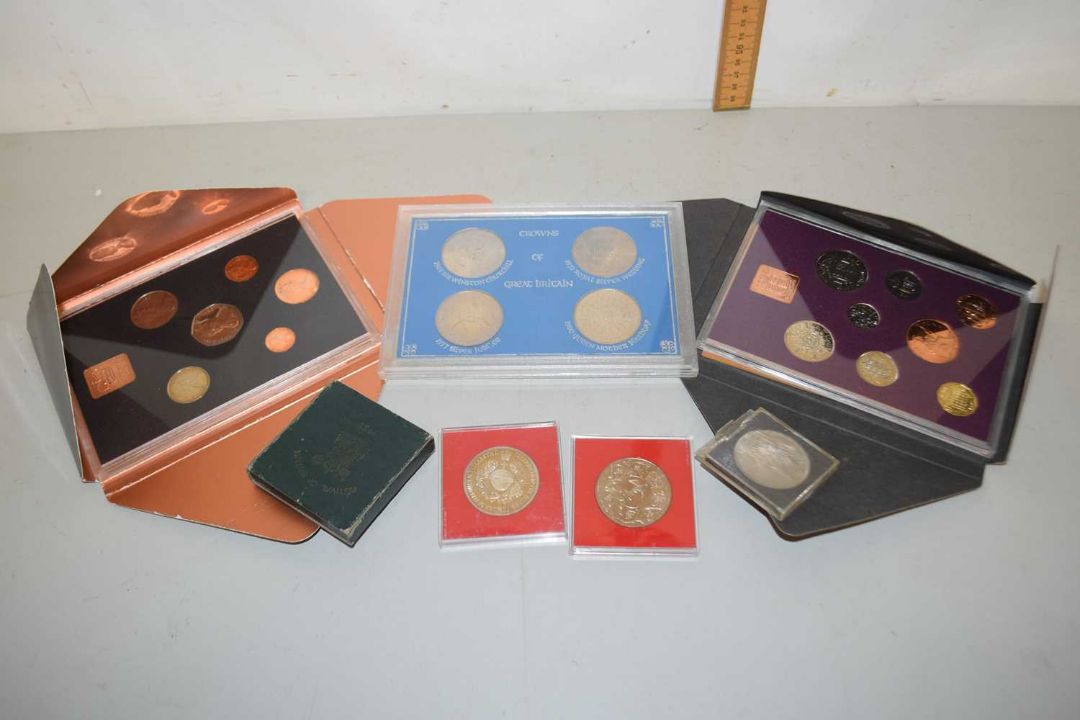 Mixed Lot: British proof coinage to include 1970 and 1971 boxed sets, various commemorative crowns