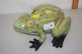 A modern Portuguese porcelain model frog