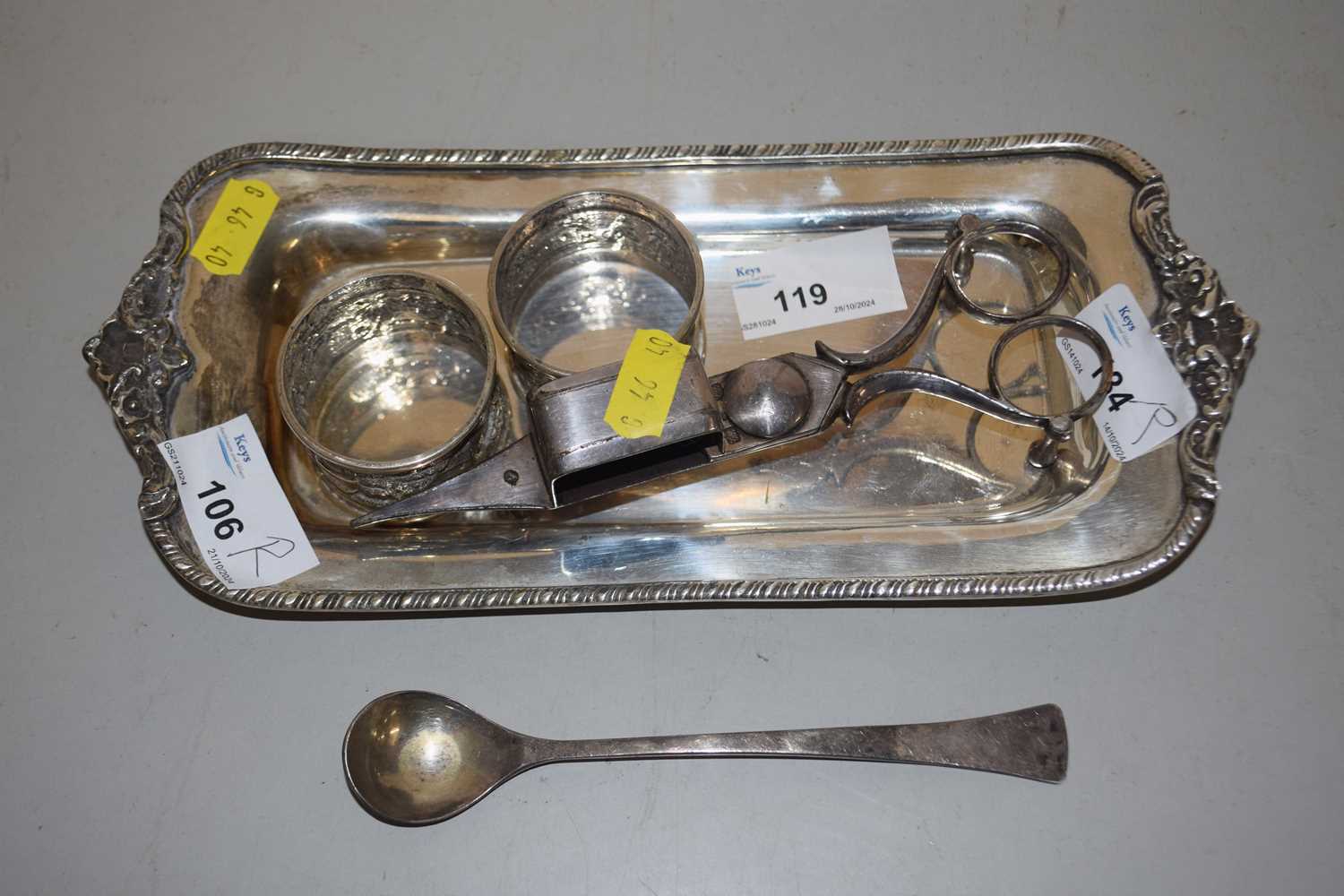 Mixed Lot: Candle snuffer, napkin rings etc