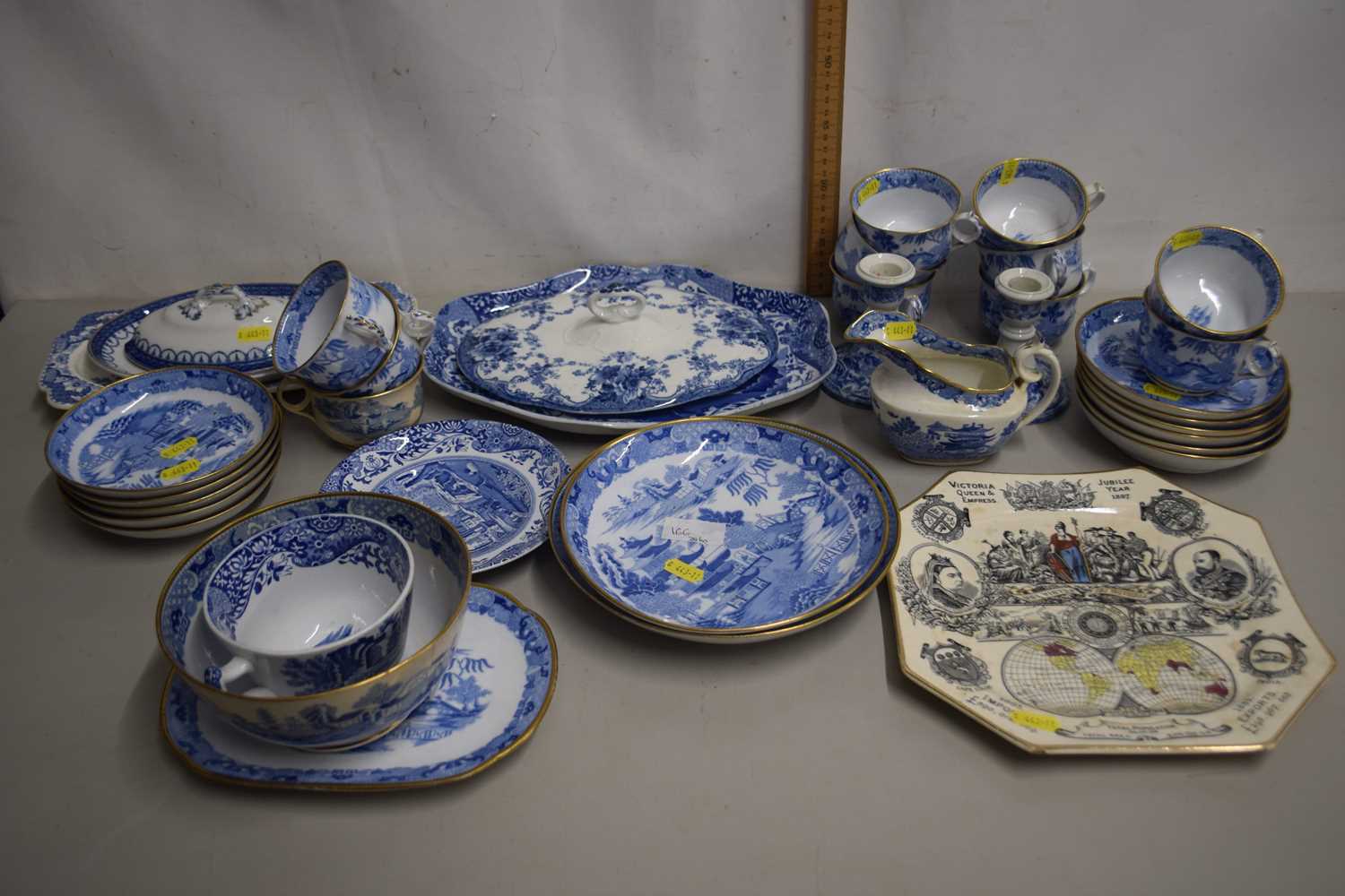 A quantity of various blue and white table wares to include Willow pattern and Copeland Italian plus