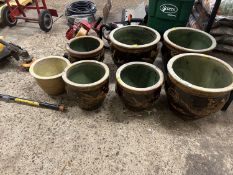 Mixed lot of graduated plant pots