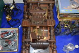 Mixed Lot: Smiths mantel clock, two wall cased Venetian style clocks etc