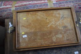 A folding tray table