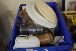 Box of assorted ceramics