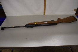 An SMK 20.22 air rifle