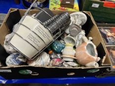 Mixed Lot: Ornaments, hairbrushes etc