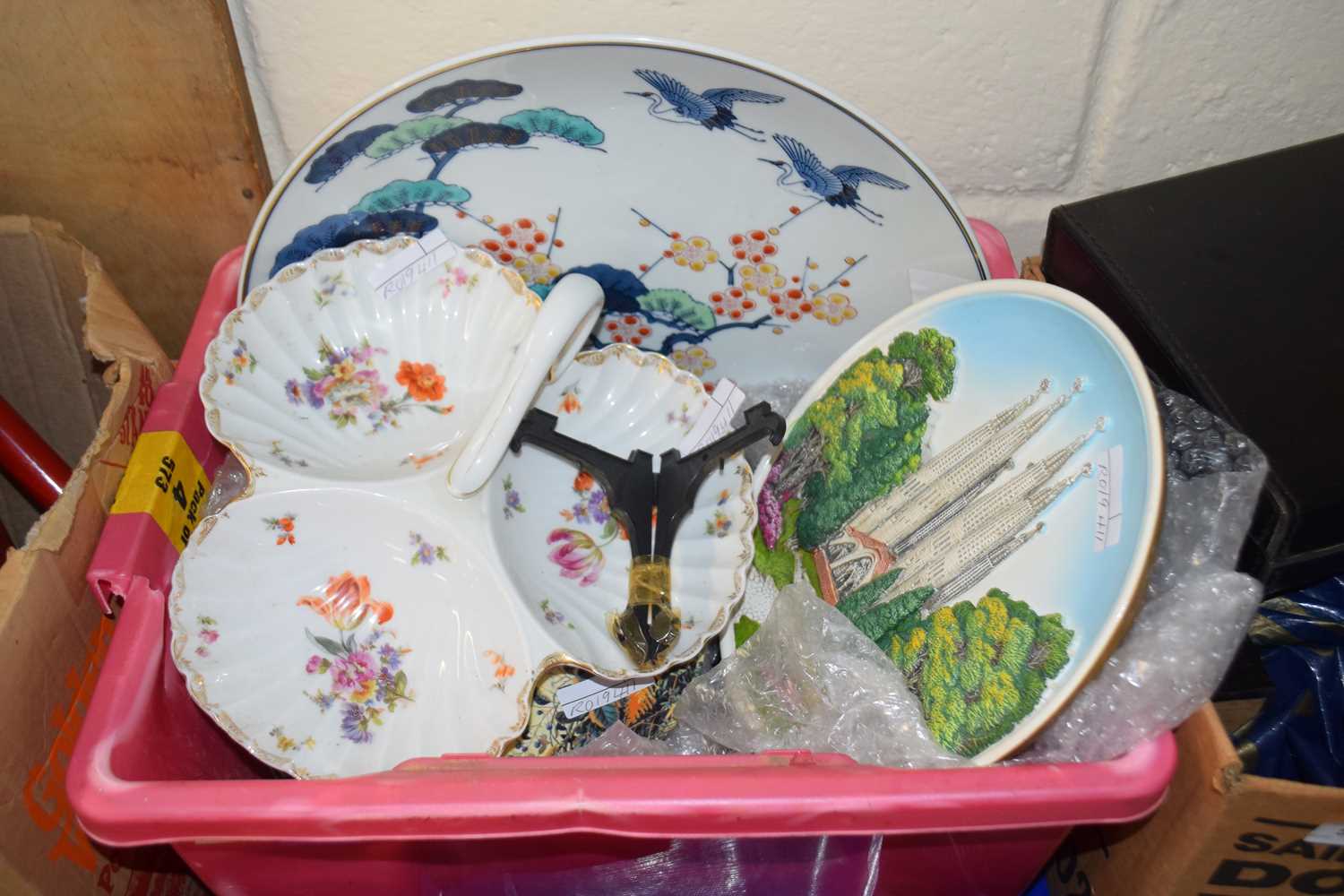 Japanese charger together with further collectors plates, hors d'oeuvres dish etc