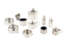 A late Victorian silver small tea caddy, faceted octagonal form by Sibray, Hall & Co, London 1895,