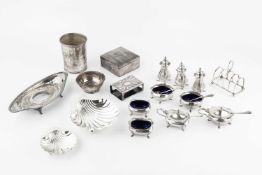 A collection of silver, comprising an American beaker by Reed & Barton, stamped sterling, 9.5cm