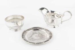 A George V silver sauce boat, of shaped outline with reeded handle, by Josiah Williams & Co,