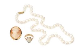 A single strand uniform cultured pearl necklace, with 9ct gold clasp, 52cm long (pearls untested), a