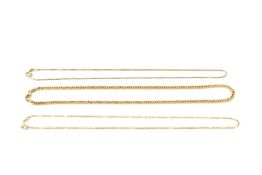 A 9ct gold curb link necklace, the clasp stamped 375, 39cm long, together with an 18ct gold fine box