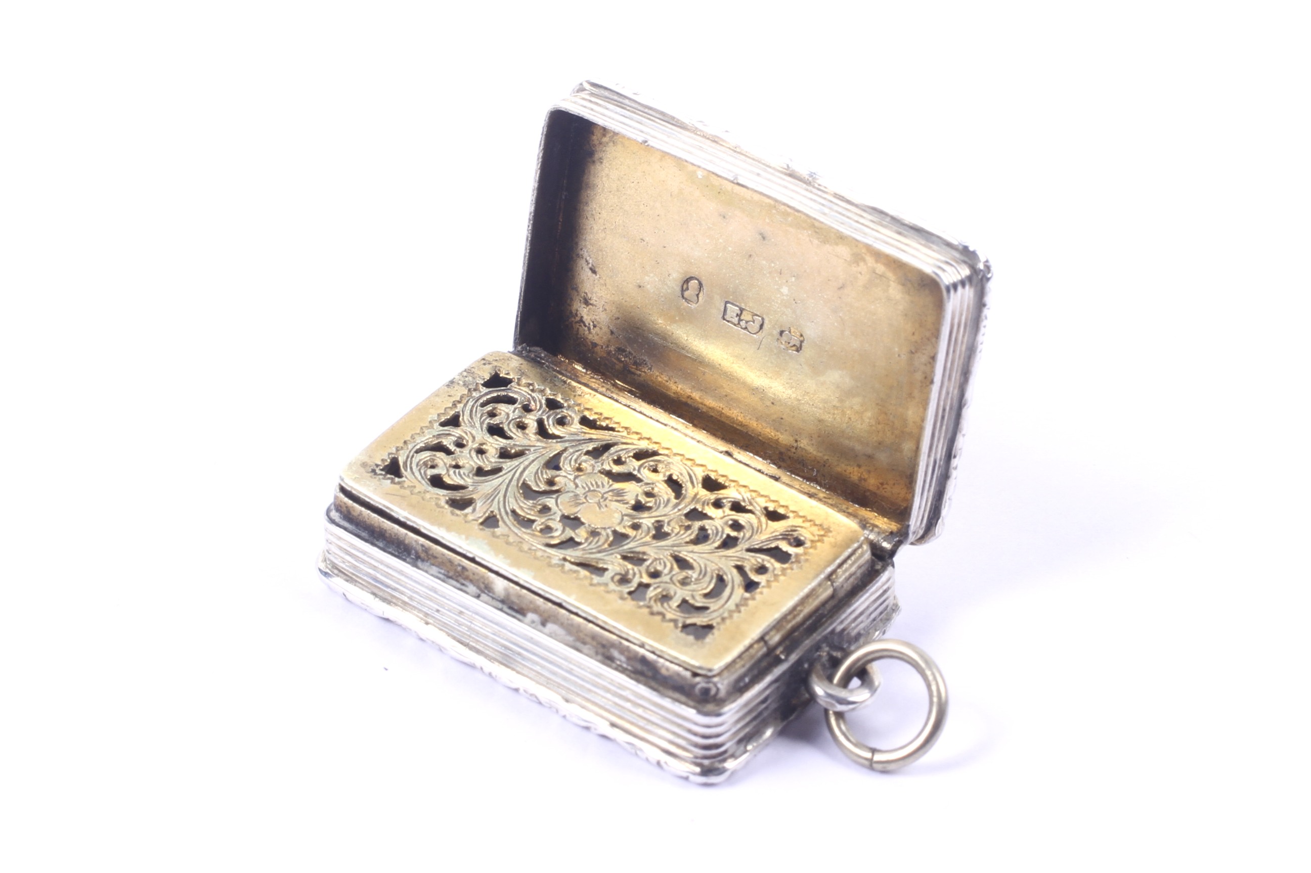 An William IV silver engine turned vinaigrette. - Image 3 of 3
