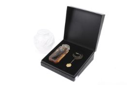 A Lalique eau de parfum gift set and a Lalique style opaline glass vase with swallows. Max.