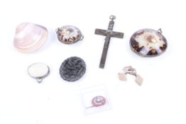 A small group of shell purses and other collectables.