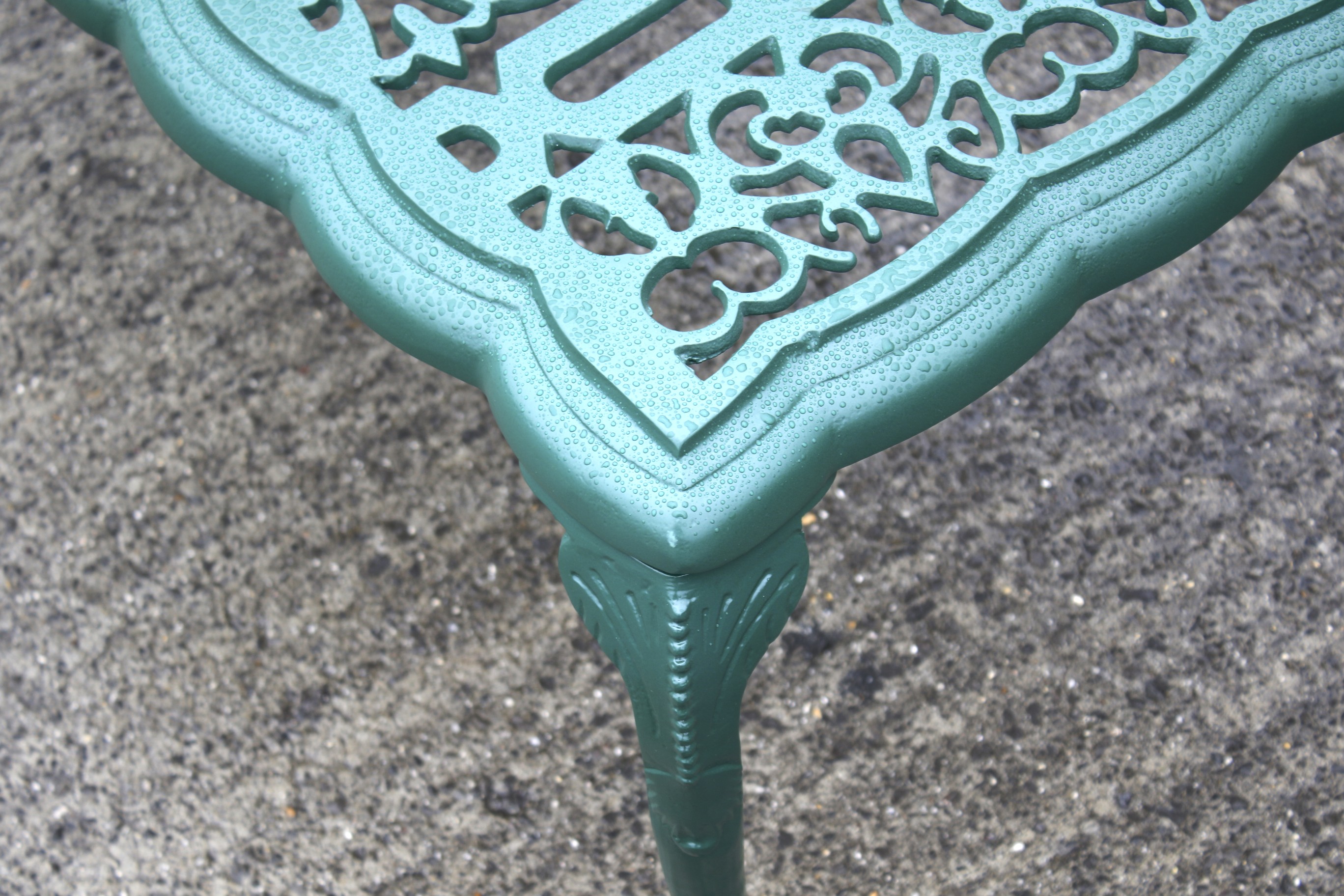 A brand new Coalbrooke cast aluminum table and two chairs. - Image 2 of 4