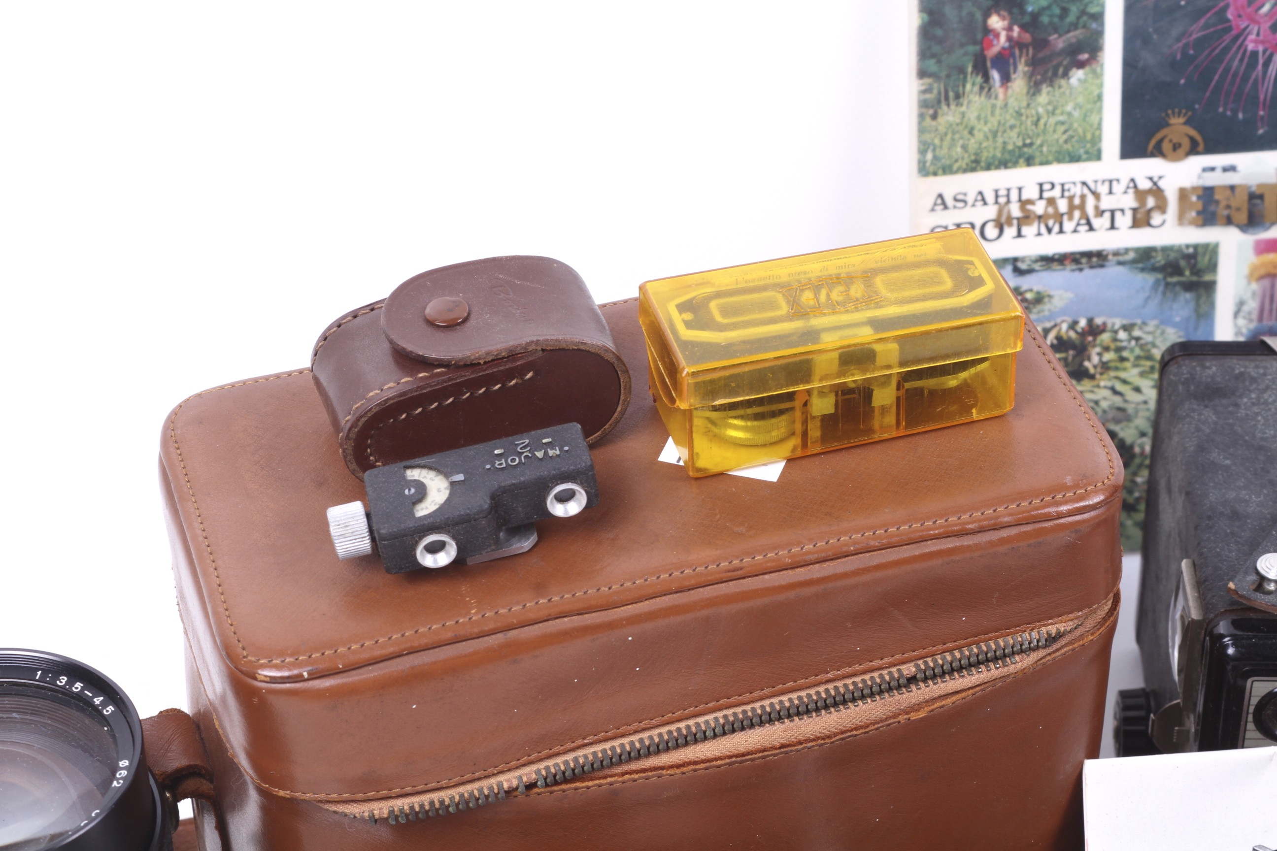 A collection of assorted vintage film cameras. Including an Asahi Pentax Sportmatic, s/n. - Image 2 of 2