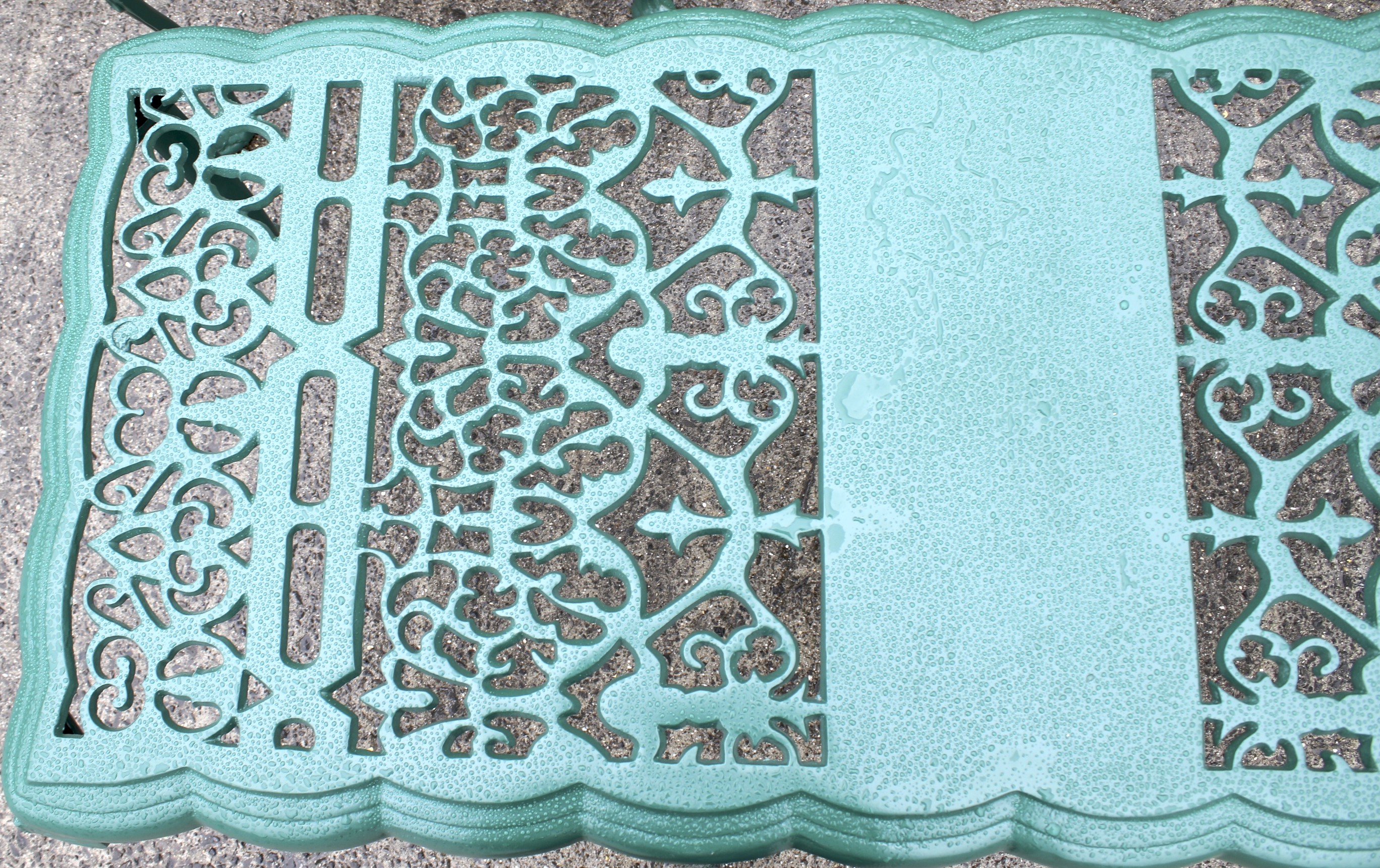 A brand new Coalbrooke cast aluminum table and two chairs. - Image 3 of 4