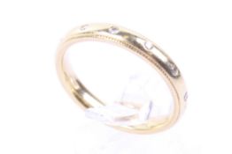 An 18ct gold and diamond six stone court-shaped band ring.