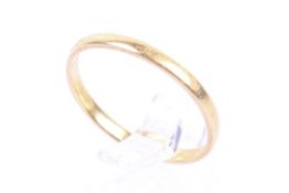 A late Victorian 22ct gold wedding band. Hallmarks for Birmingham 1900, 2mm wide, size P, 1.