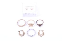 A small collection of jewellery including four rings and two pairs of earrings; Comprising;