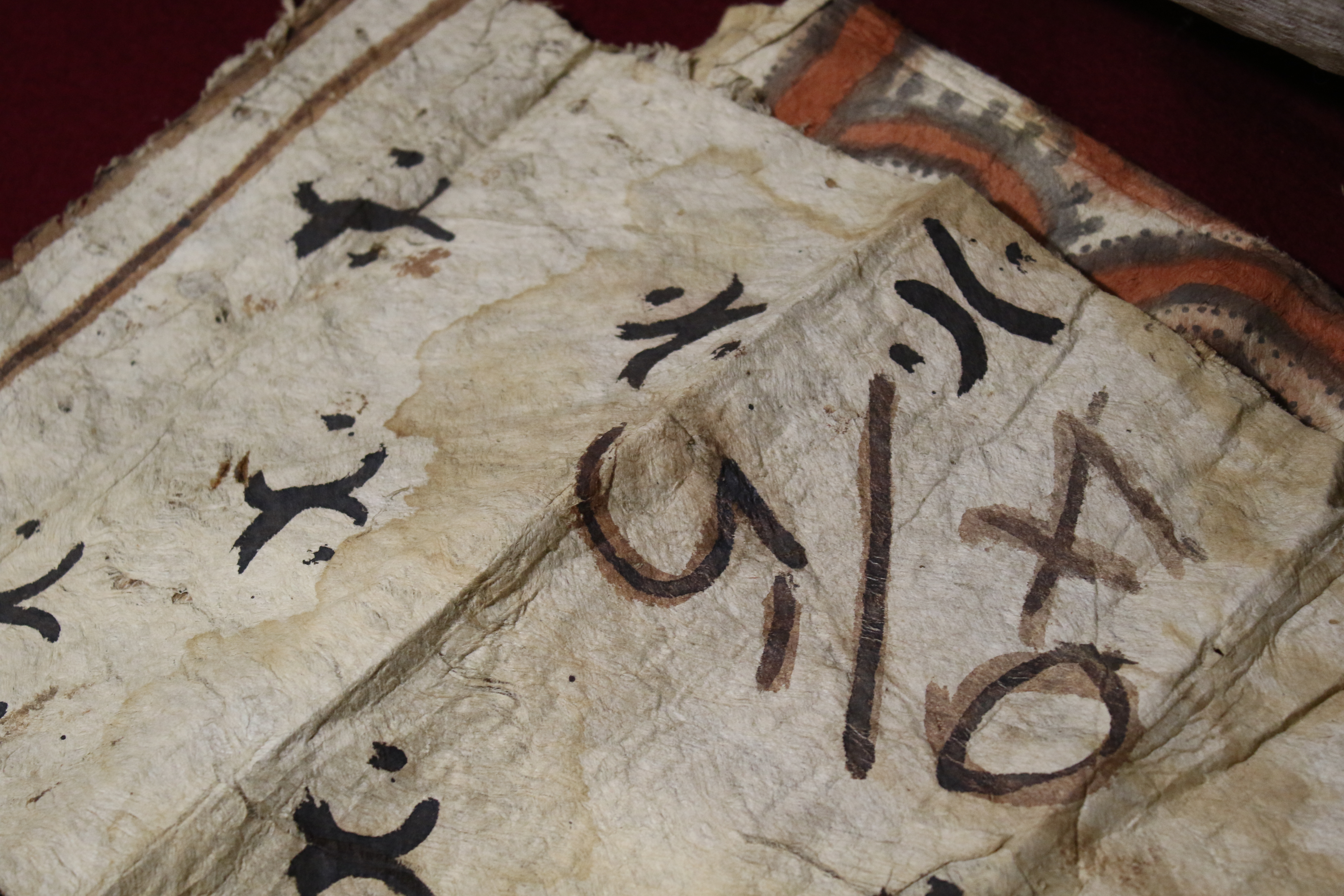 Papua New Guinea. Five lengths of painted tapa cloth. - Image 19 of 26