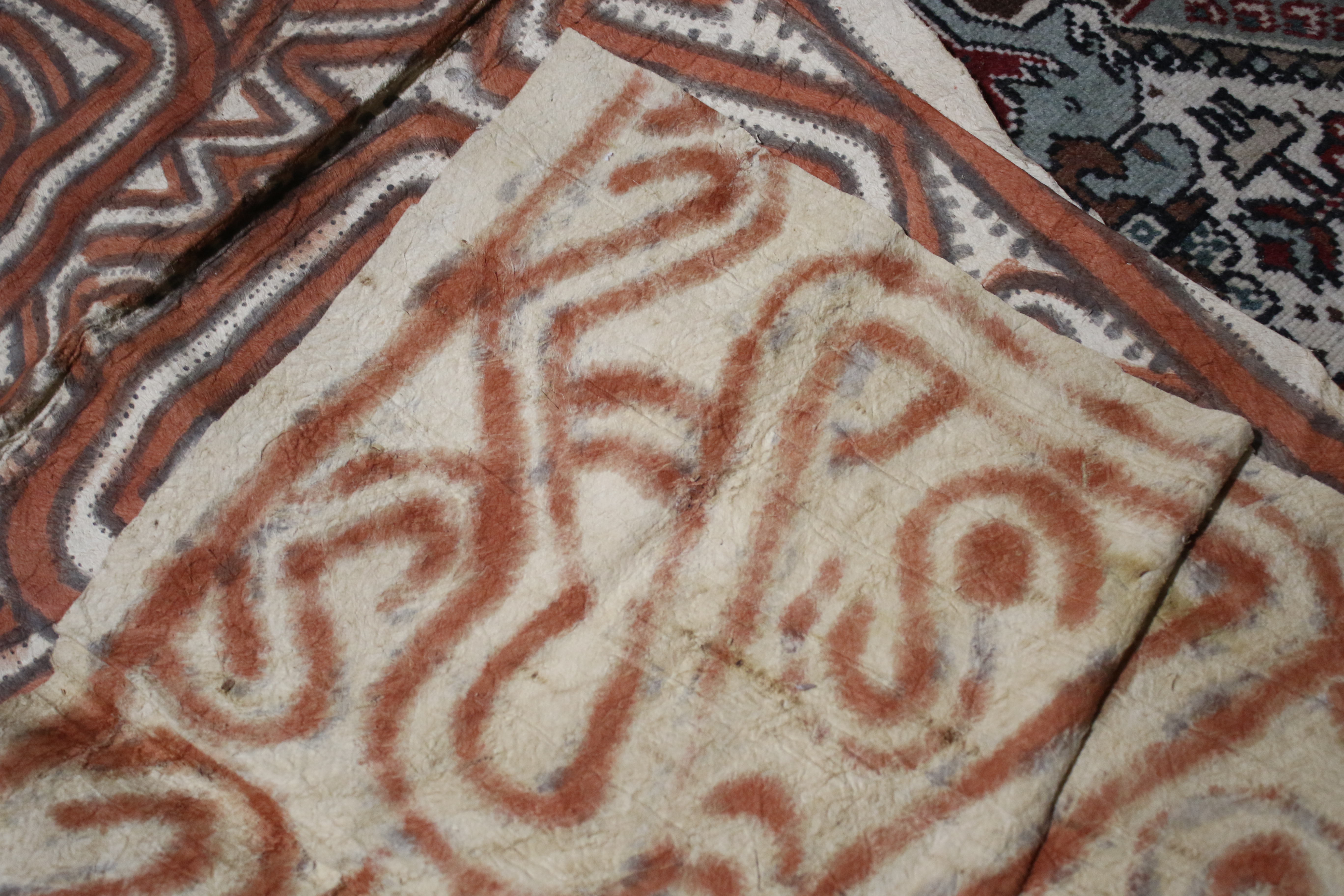 Papua New Guinea. Five lengths of painted tapa cloth. - Image 26 of 26