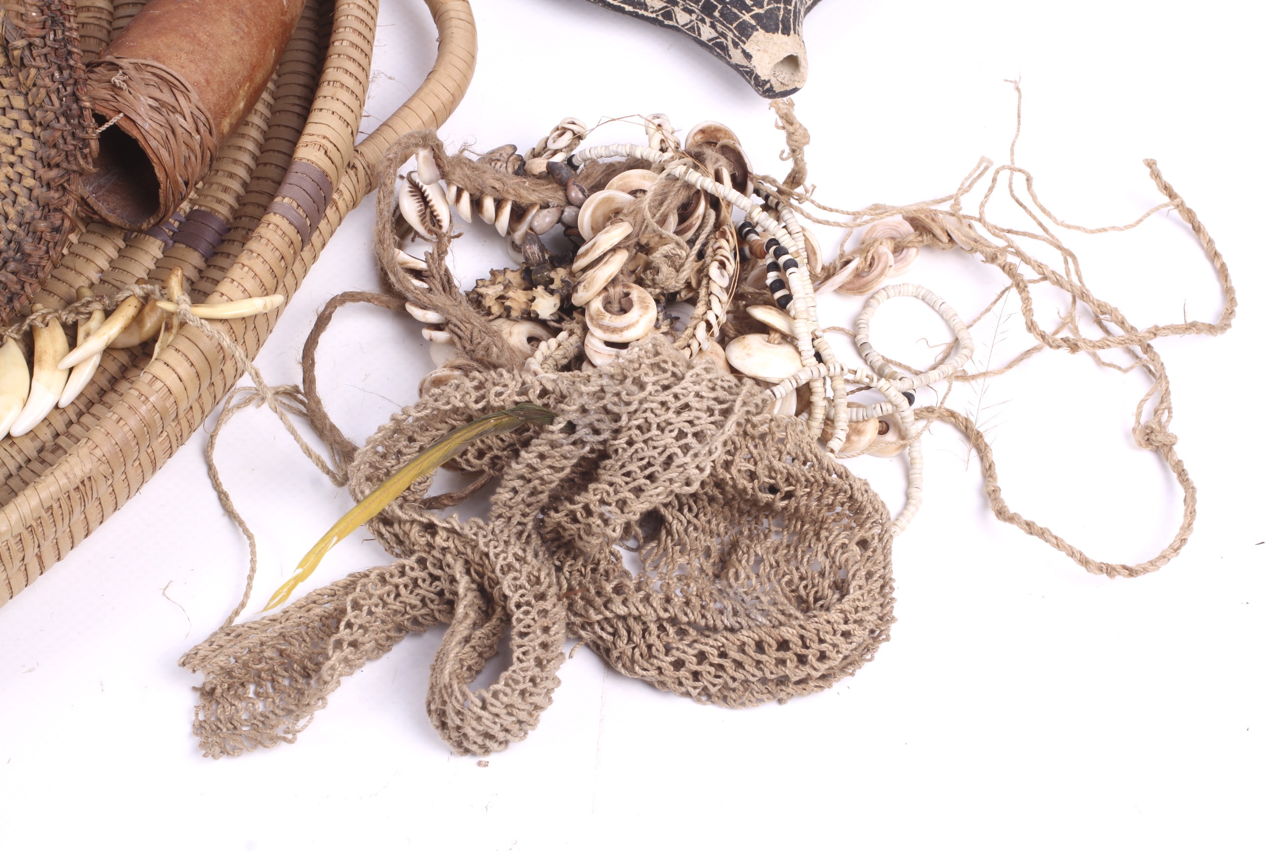 Papua New Guinea. A collection of accessories, jewellery, etc. - Image 6 of 8