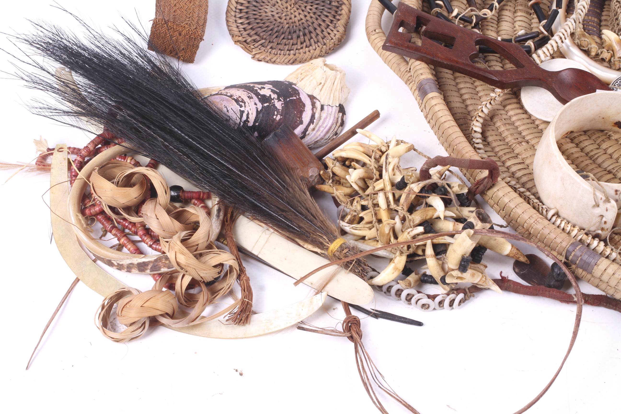 Papua New Guinea. A collection of accessories, jewellery, etc. - Image 7 of 8