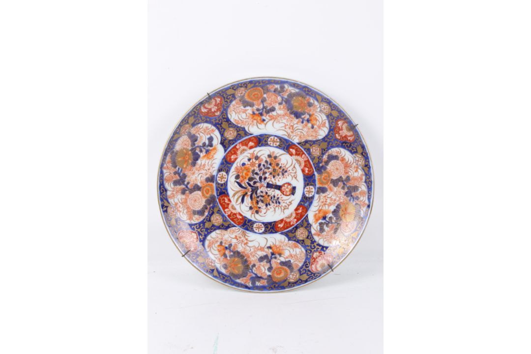 A 19th century Japanese Imari charger. - Image 1 of 2