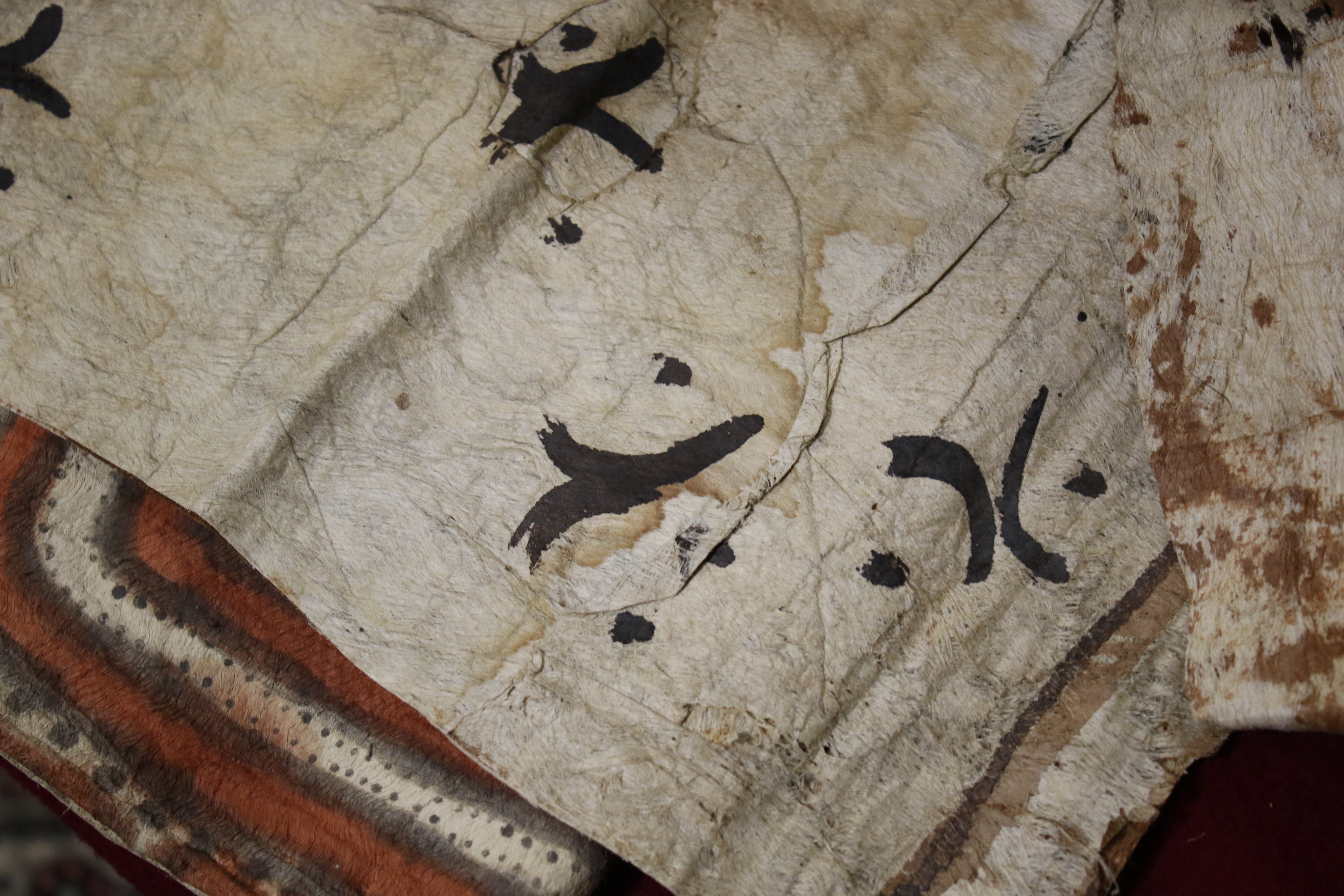 Papua New Guinea. Five lengths of painted tapa cloth. - Image 18 of 26