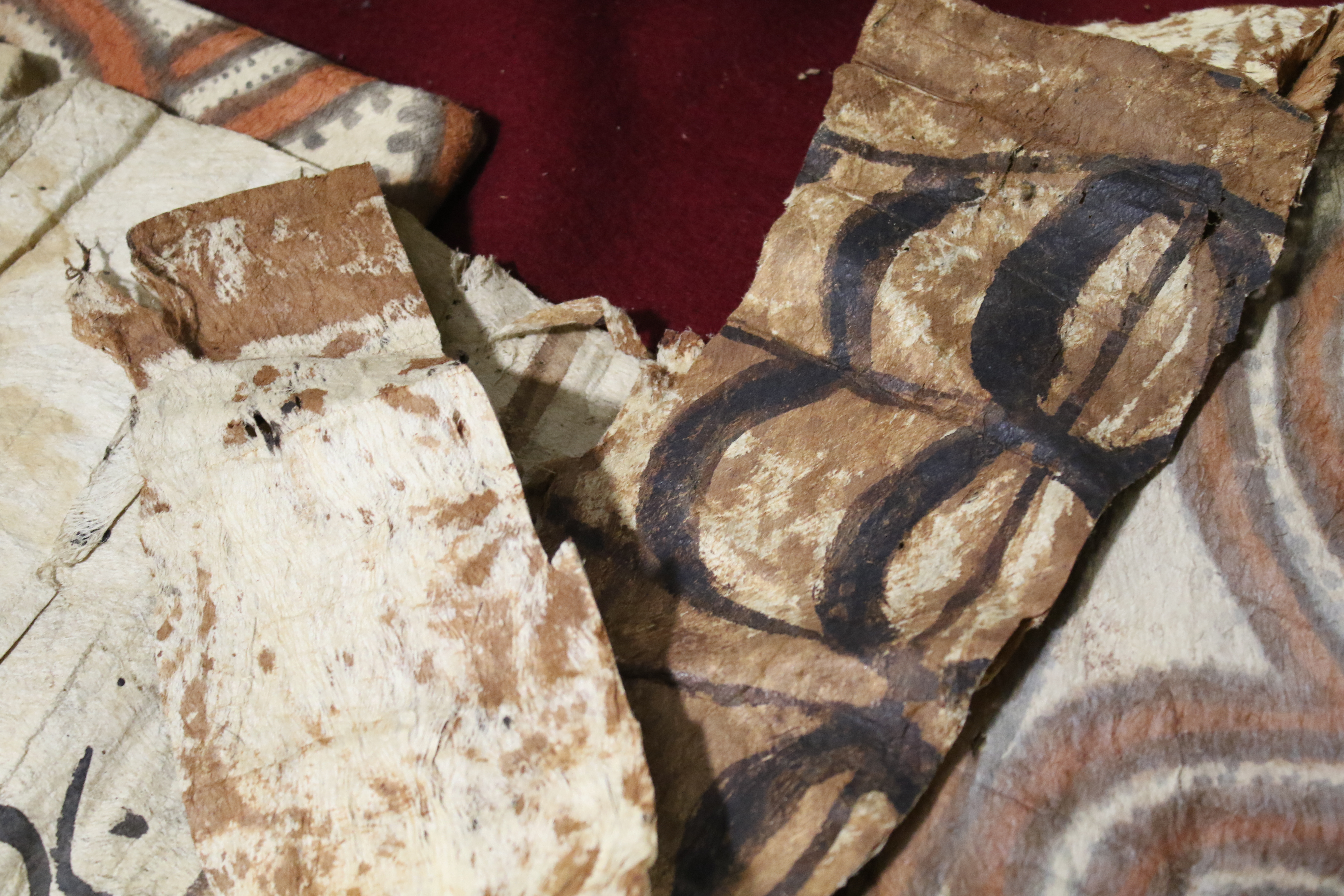 Papua New Guinea. Five lengths of painted tapa cloth. - Image 17 of 26