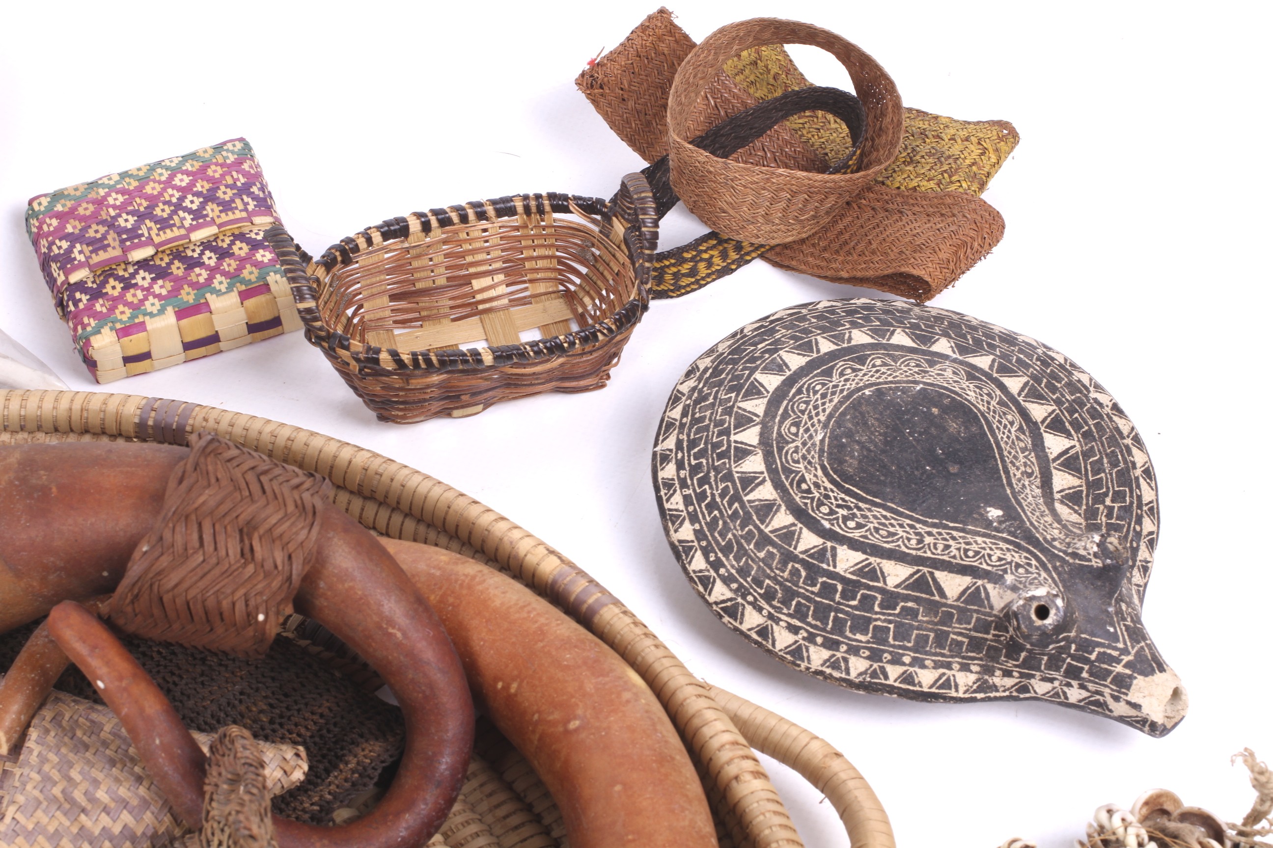 Papua New Guinea. A collection of accessories, jewellery, etc. - Image 5 of 8