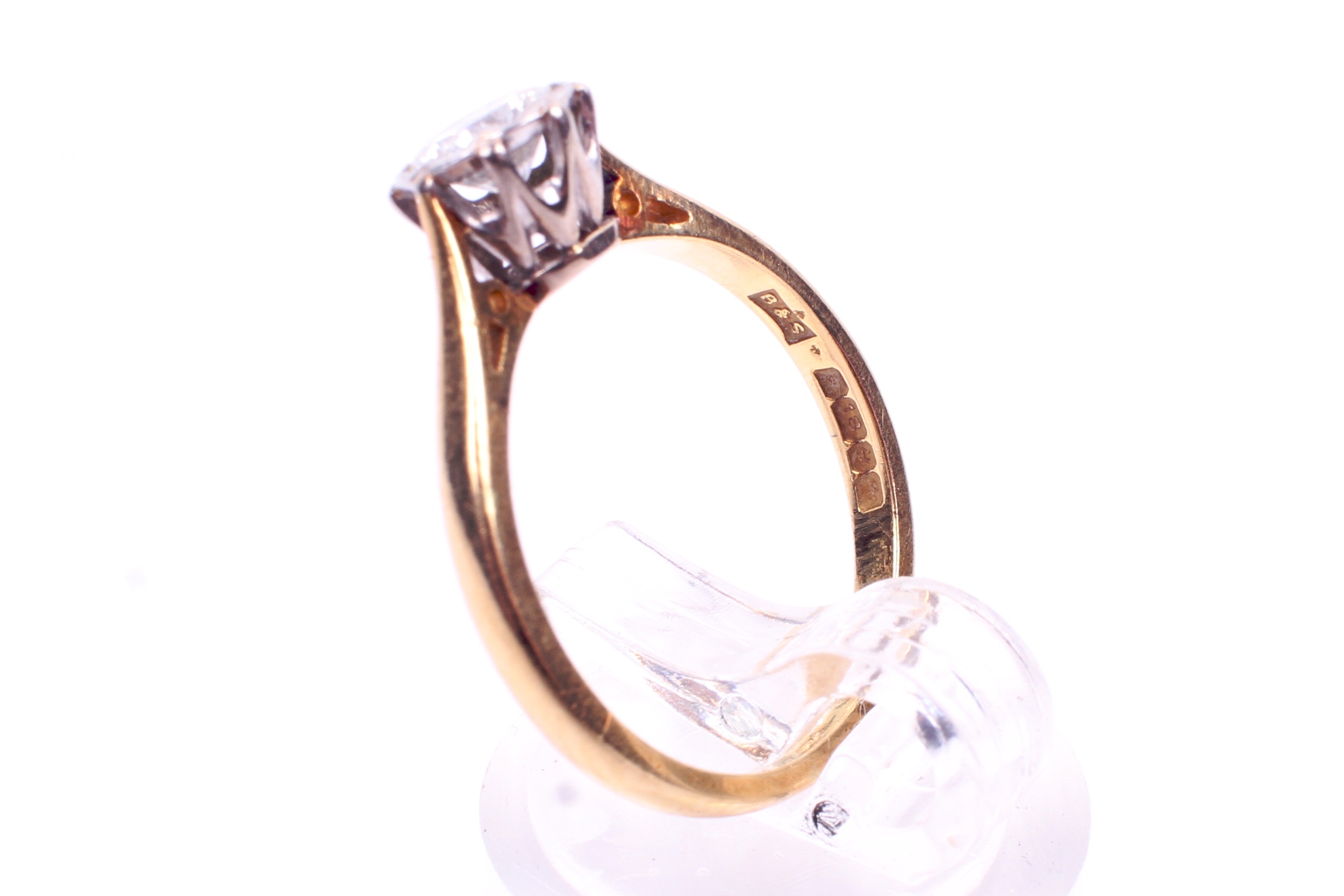 a 18ct gold diamond solitaire ring. Set with one round brilliant cut diamond of 0. - Image 4 of 4