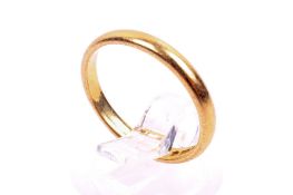 A 22ct gold wedding band. Size L/M, 2.