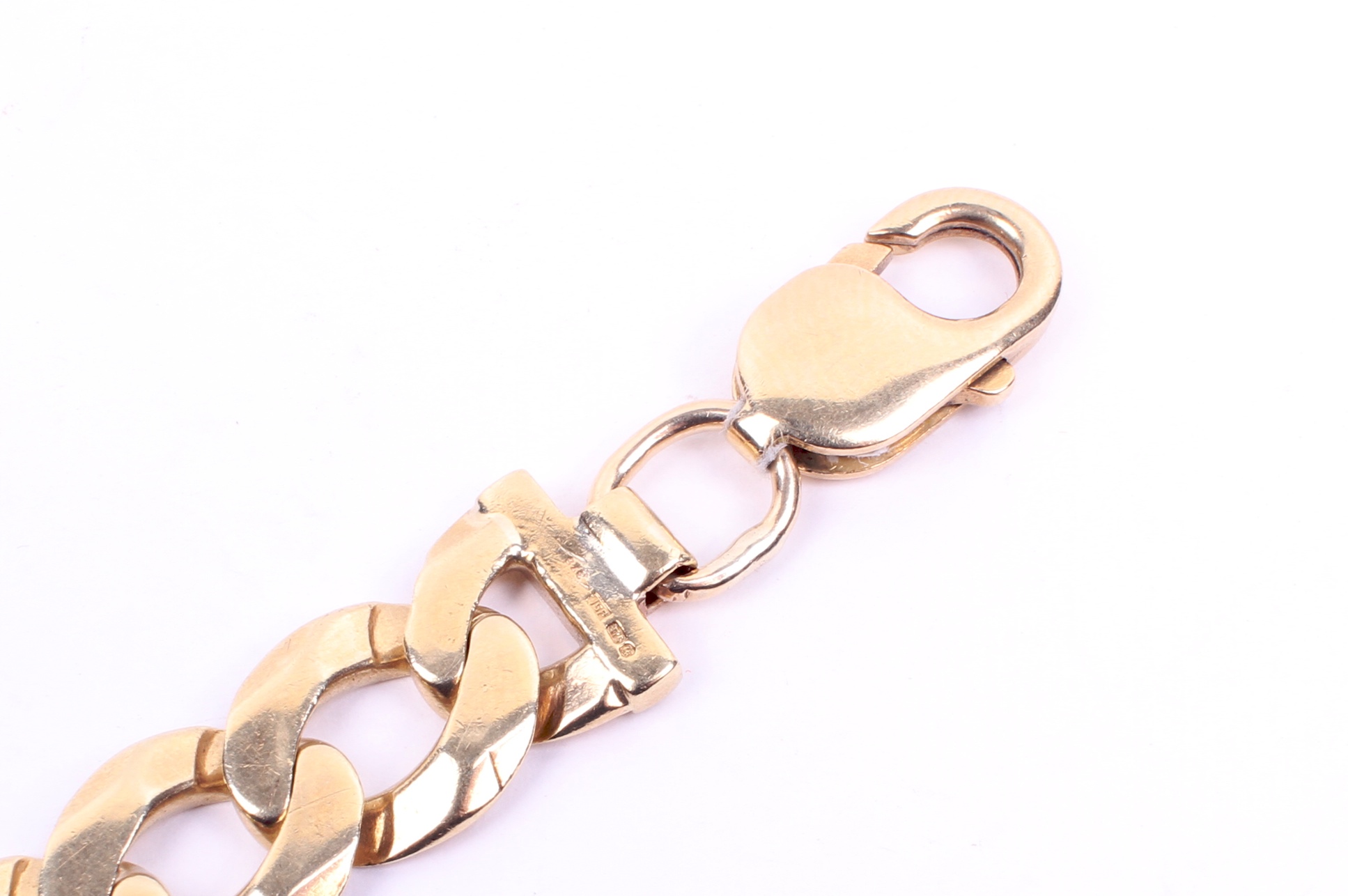 A 9ct gold curb chain link bracelet. With crab claw clasp. 29. - Image 2 of 2