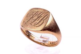 A 9ct gold signet ring.