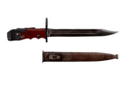 A 1940s British No7 MK1/L bayonet. Marked to blade, blade L 20cm, in a metal scabbard.