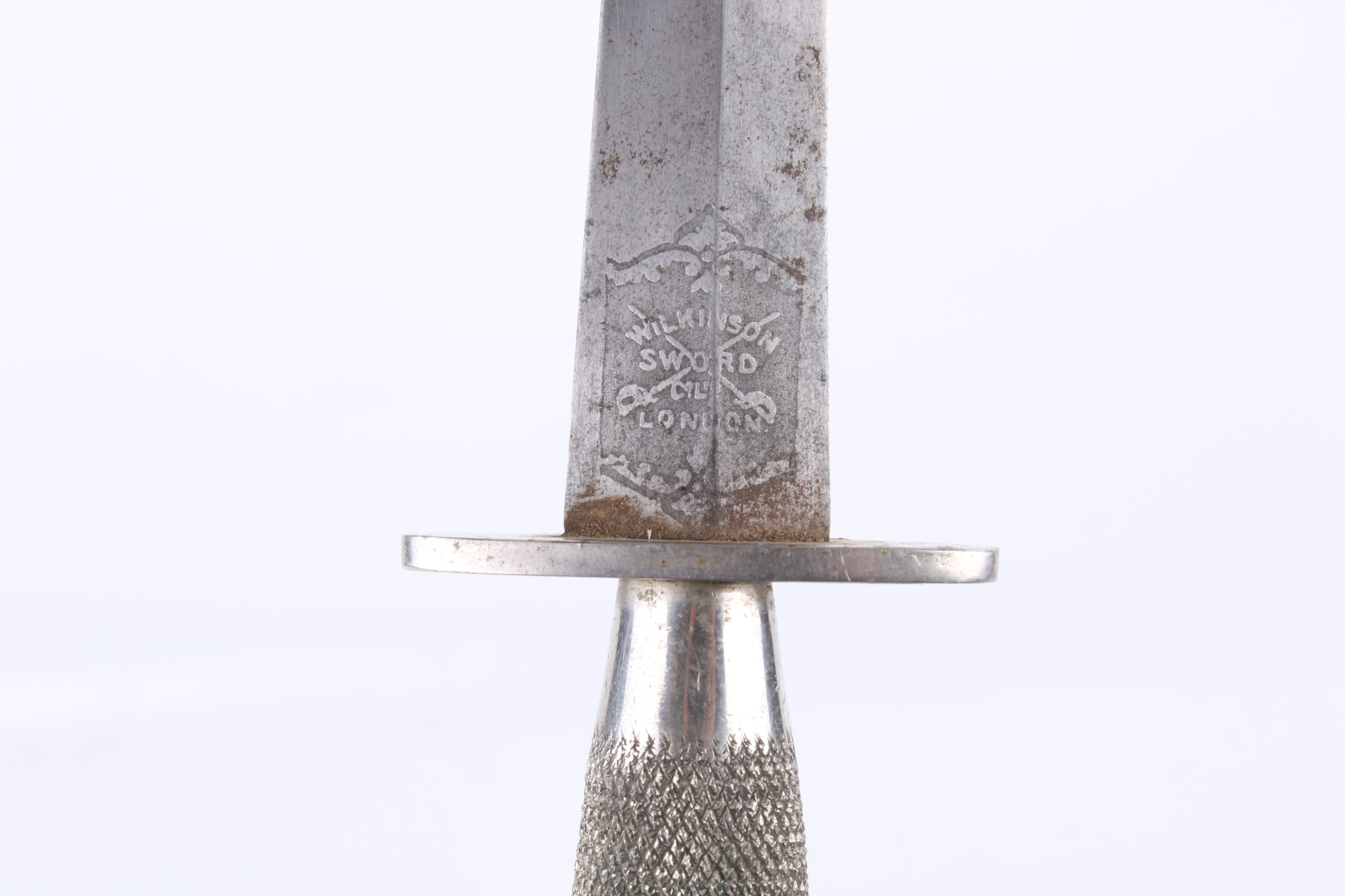 A WWII Fairbairn Sykes second pattern fighting knife. - Image 6 of 15