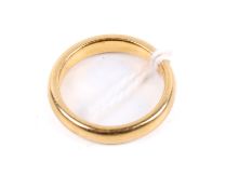 A 22ct gold wedding band. Stamped 22, size N, weight 7.5g.