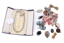 A small quantity of vintage and modern costume jewellery.