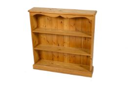 A contemporary pine freestanding bookcase. With two fixed shelves.