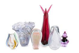 A collection of six assorted 20th Century art glass items.
