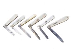 Six mother-of-pearl and silver bladed fruit knives.