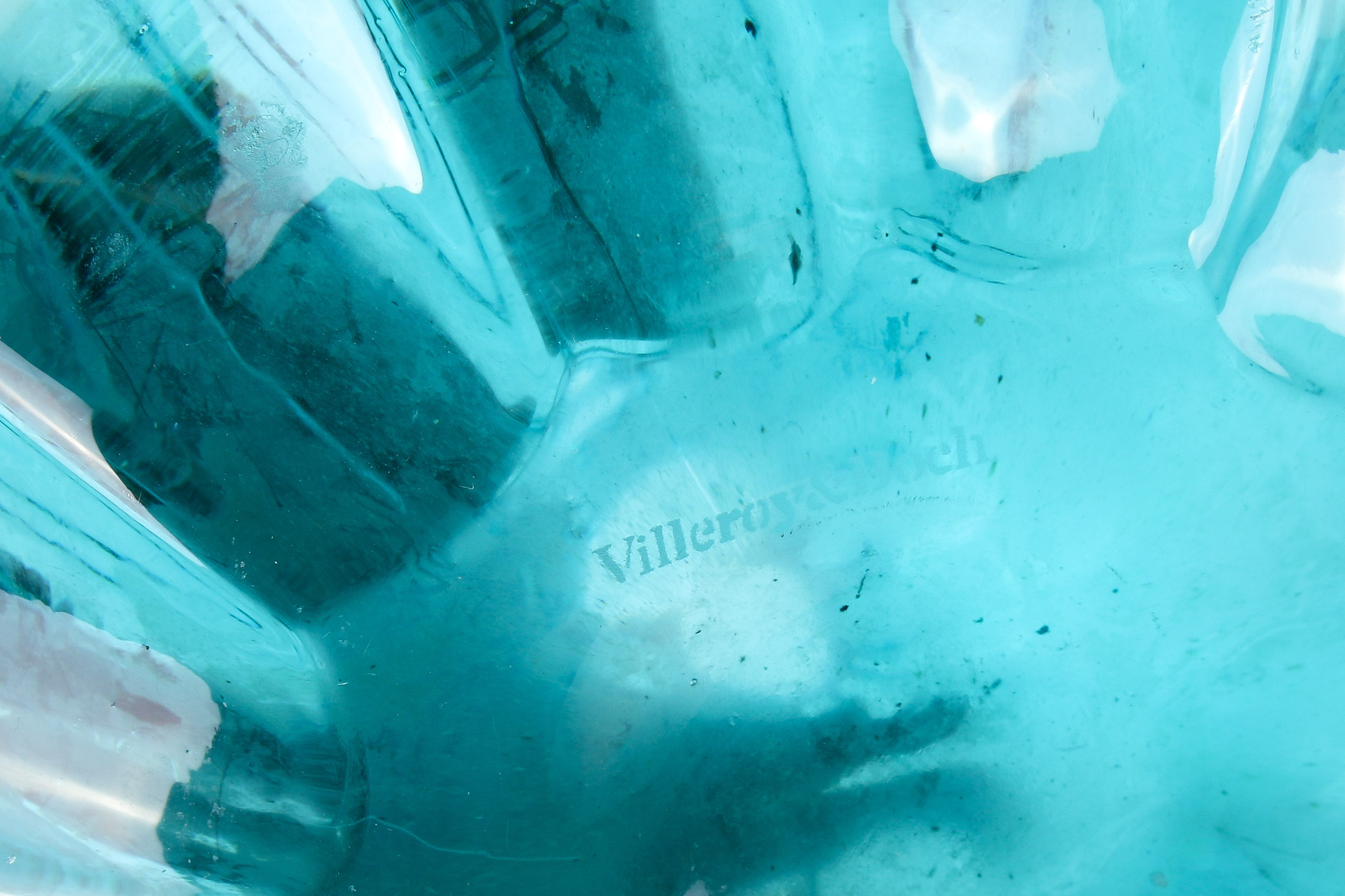 Collection of five mixed glassware items. Including a Villeroy & Boch fluted turquoise vase, etc. - Image 3 of 3