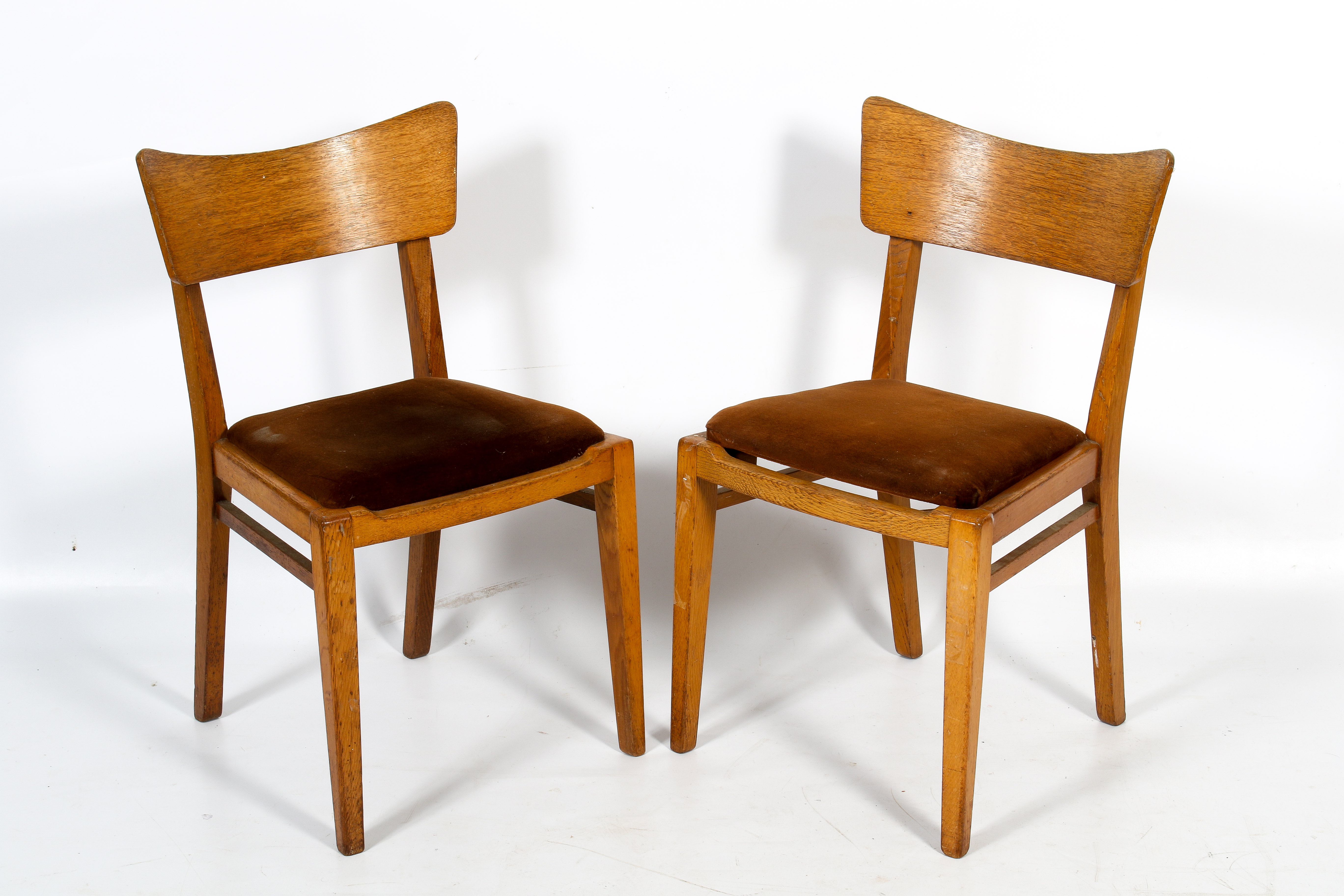 A mid-century G-Plan oak drop leaf table and four chairs by E Gomme. H75cm x W80cm x D138cm (open). - Image 5 of 5